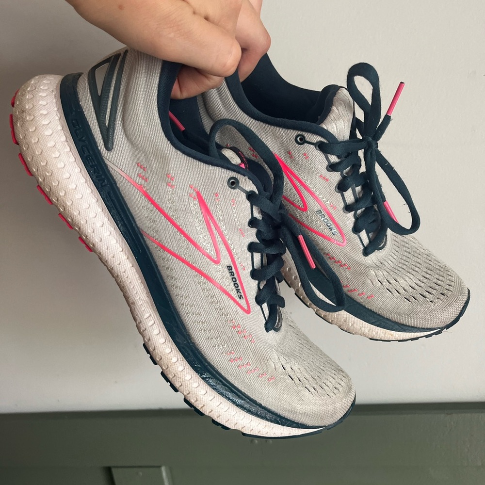 Brooks Women's Athletic Shoes - Gray with Pink Accents(fit like 8)